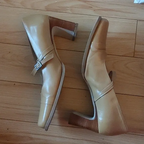 Shoes - Picture 2 of 2